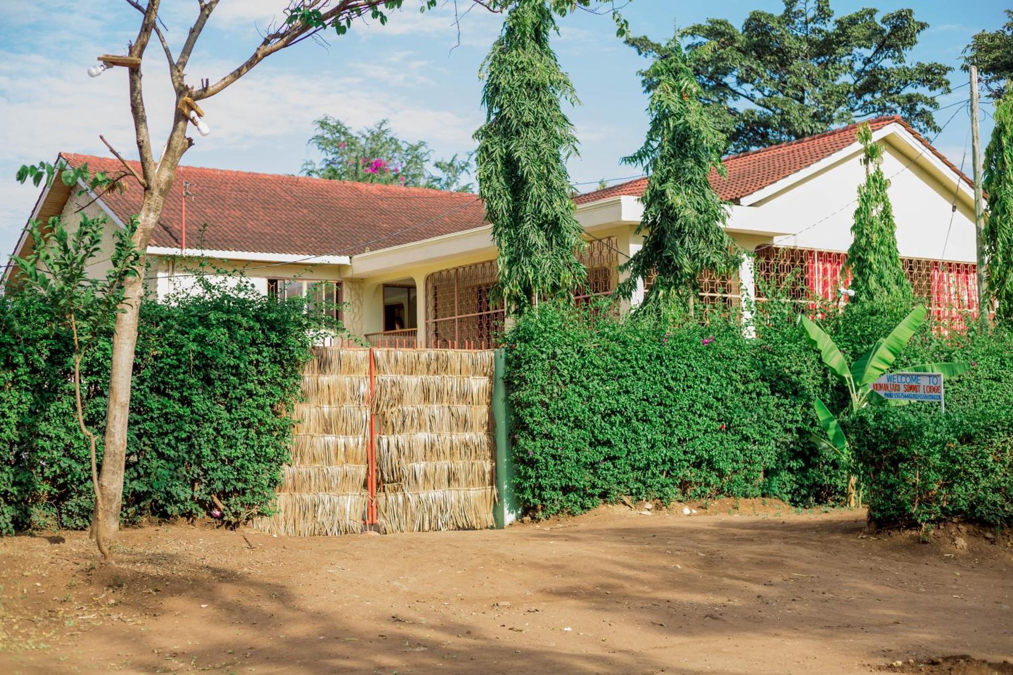 Kilimanjaro Summit Lodge โมชิ ภายนอก รูปภาพ